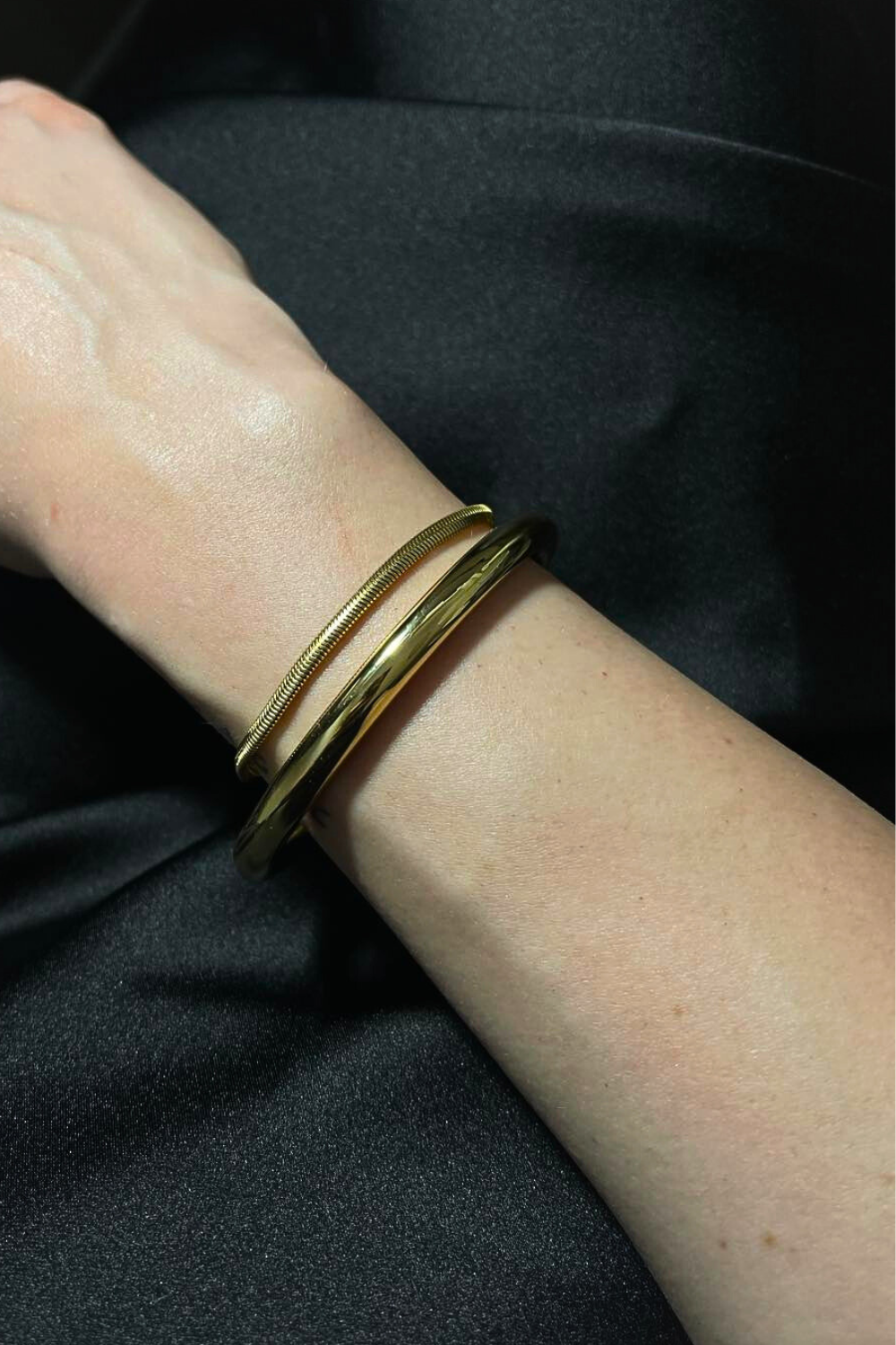 aukso spalvos apyranke bangle