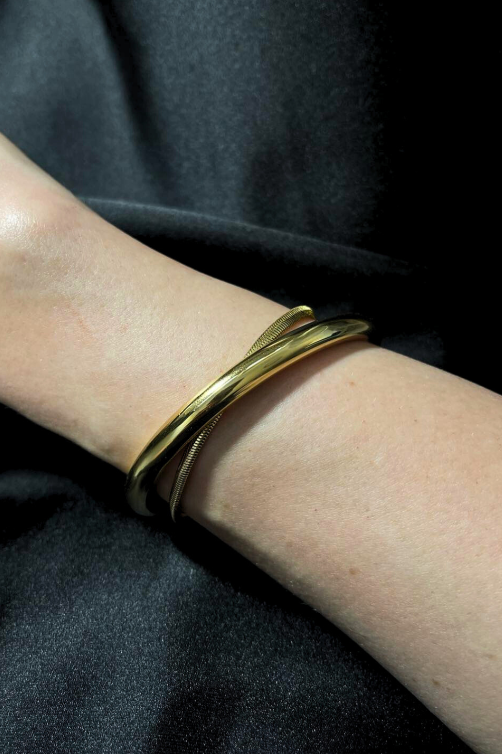 aukso spalvos apyranke bangle