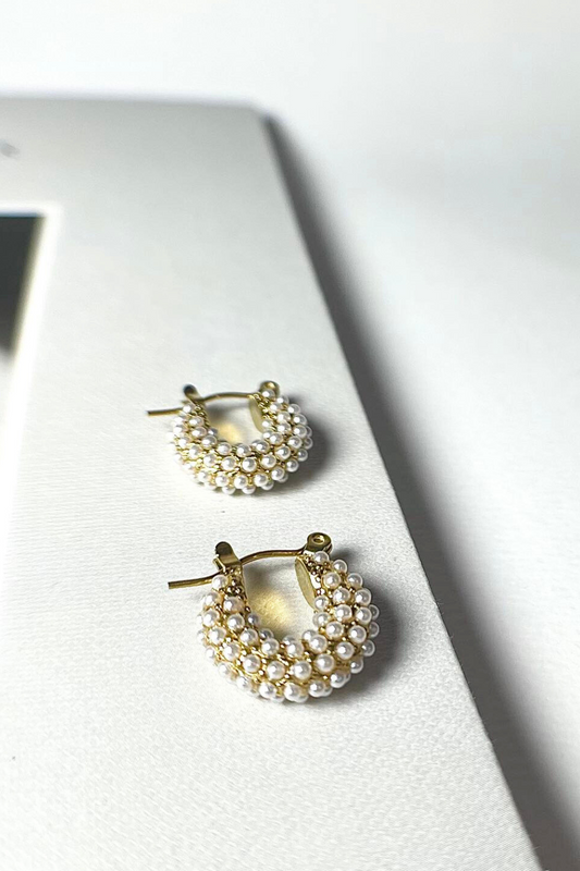 mini hoops paauksuoti auskarai su perlais